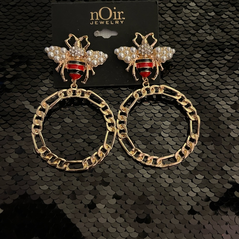 🌮NEW NOIR JEWELRY PEARL RHINESTONE BUMBLE BEE GOLD HOOP DANGLE EARRINGS